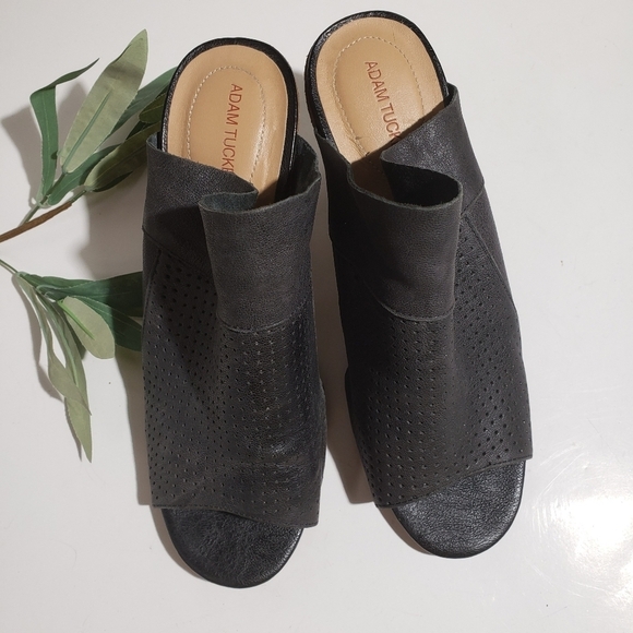 Adam Tucker Block Heel Perforated Leather Sandals Black Peep Toe - Picture 2 of 8